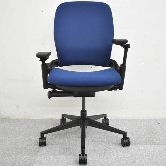 スチールケース リープチェアV2 可動肘(新型肘パット) APモデル ネイビー 2023052903【中古オフィス家具】【中古】