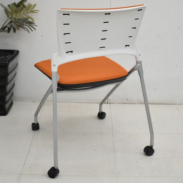 イトーキ マノスチェア アンバーオレンジ 2020081902【中古オフィス家具】【中古】