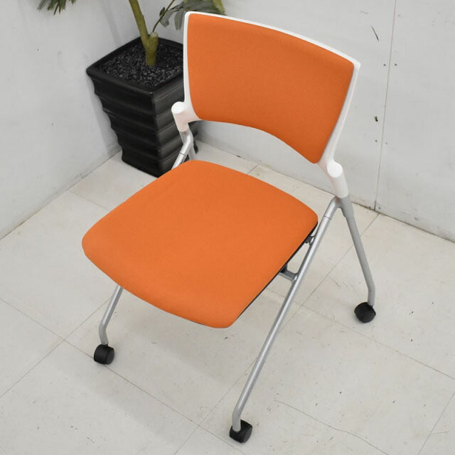 イトーキ マノスチェア アンバーオレンジ 2020081902【中古オフィス家具】【中古】