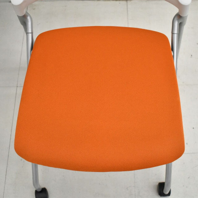 イトーキ マノスチェア アンバーオレンジ 2020081902【中古オフィス家具】【中古】
