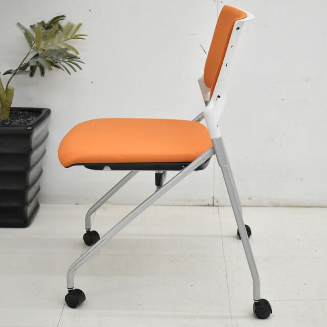 イトーキ マノスチェア アンバーオレンジ 2020081902【中古オフィス家具】【中古】