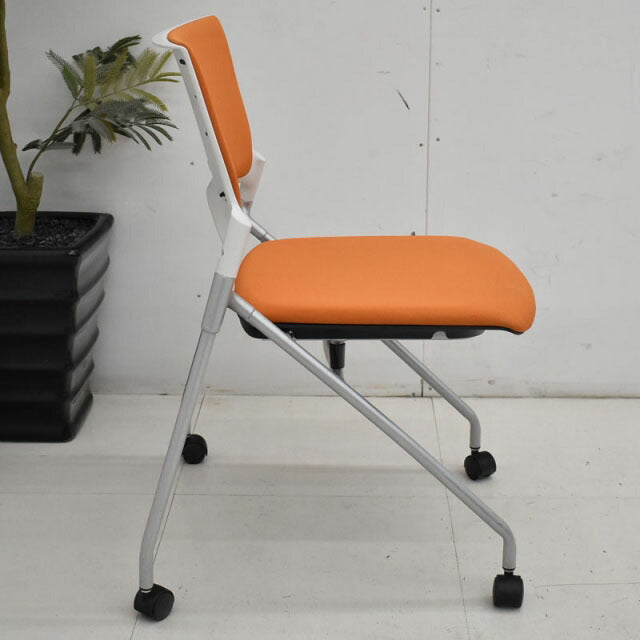 イトーキ マノスチェア アンバーオレンジ 2020081902【中古オフィス家具】【中古】