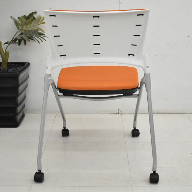 イトーキ マノスチェア アンバーオレンジ 2020081902【中古オフィス家具】【中古】