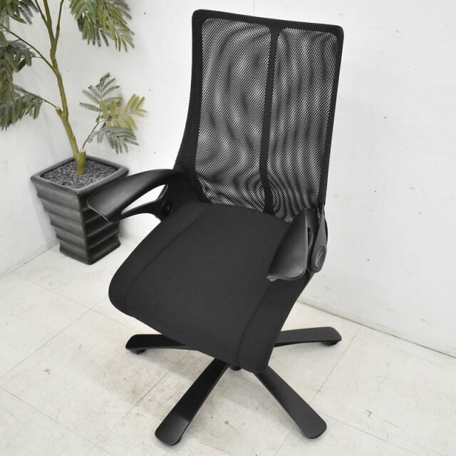 オカムラ レオパード ブラック スターベース(キャスタータイプ)ミドルバック 2021011805【中古オフィス家具】【中古】