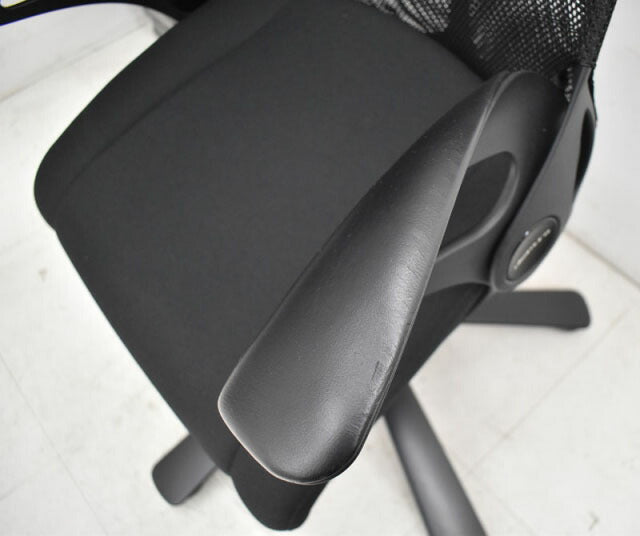 オカムラ レオパード ブラック スターベース(キャスタータイプ)ミドルバック 2021011805【中古オフィス家具】【中古】