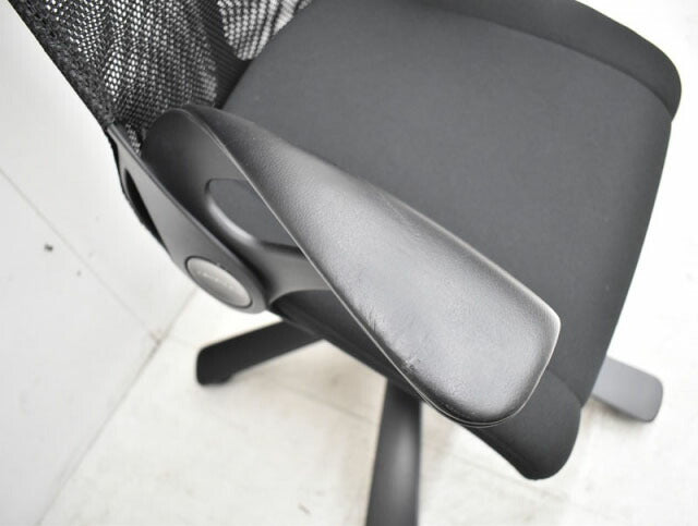 オカムラ レオパード ブラック スターベース(キャスタータイプ)ミドルバック 2021011805【中古オフィス家具】【中古】