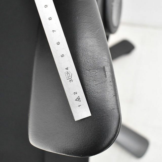 オカムラ レオパード ブラック スターベース(キャスタータイプ)ミドルバック 2021011805【中古オフィス家具】【中古】