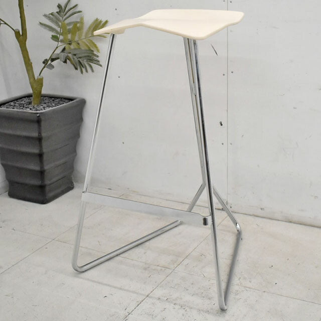 クラシコン トリトンスツール W1600 2021040801【中古オフィス家具】【中古】
