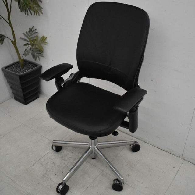 スチールケース リープV2 USモデル 可動肘付 ランバーサポート 革張り アルミポリッシュ 2021042106【中古オフィス家具】【中古】