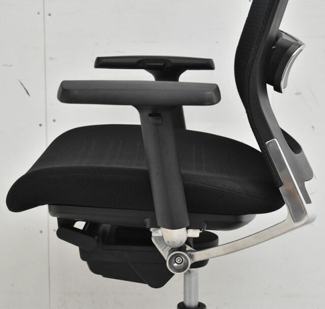 コクヨ エアフォート ブラック 可動肘 ポリッシュ脚 ランバーサポート 2021071206【中古オフィス家具】【中古】