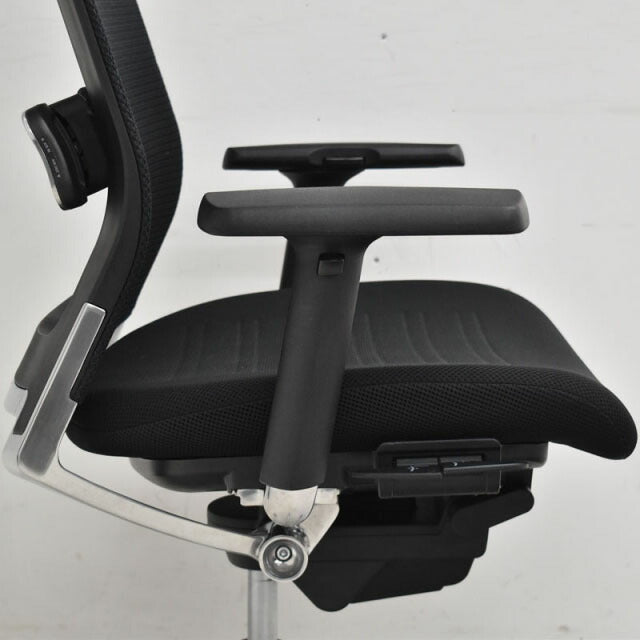 コクヨ エアフォート ブラック 可動肘 ポリッシュ脚 ランバーサポート 2021071206【中古オフィス家具】【中古】