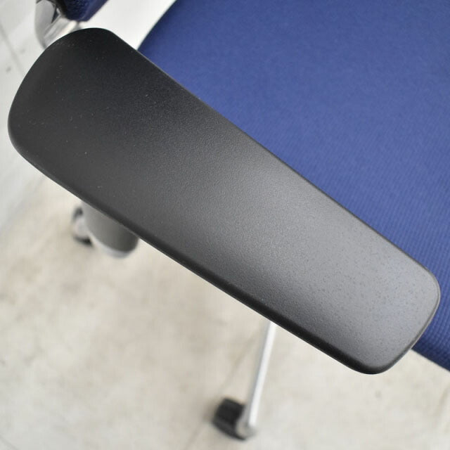 オカムラ バロン ハイバック 可動肘 新型肘パット ポリッシュ脚 ダークブルー 2021102806【中古オフィス家具】【中古】