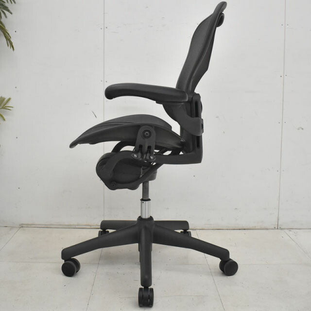 ハーマンミラー アーロンチェア フル装備 Bサイズ ランバーサポート ブラック 2021121302【中古オフィス家具】【中古】