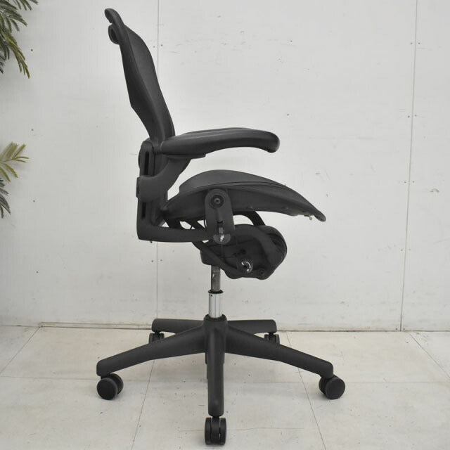 ハーマンミラー アーロンチェア フル装備 Bサイズ ランバーサポート ブラック 2021121302【中古オフィス家具】【中古】
