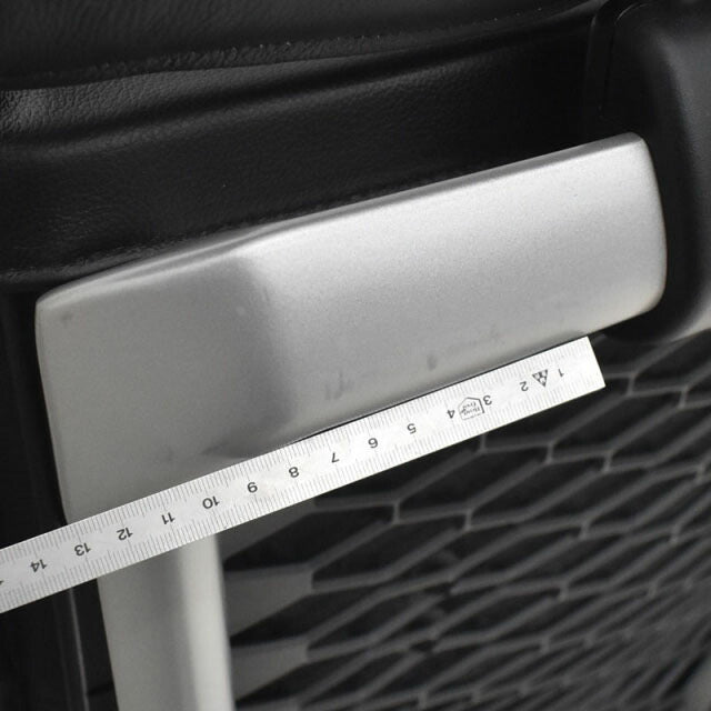 オカムラ エルシオ ヘッドレスト付 可動肘 シルバーフレーム 2021121703【中古オフィス家具】【中古】