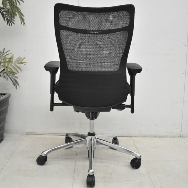 オカムラ フィーゴ メッシュEX 可動肘 ブラック アルミポリッシュ脚 2021122705【中古オフィス家具】【中古】