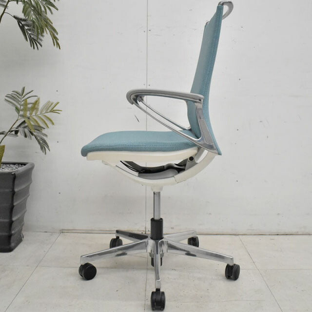 オカムラ モードチェア 固定肘 アルミポリッシュ脚 2016年製 2021122706【中古オフィス家具】【中古】