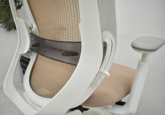 オカムラ シルフィー 可動肘 ハイバックランバーサポート バックカーブアジャスト ハンガー 前傾機能付 2016年製 2022011207【中古オフィス家具】【中古】