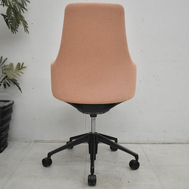 オカムラ ライブス ワークチェア ハイバック 2018年製 ペールピンク 2022011210【中古オフィス家具】【中古】