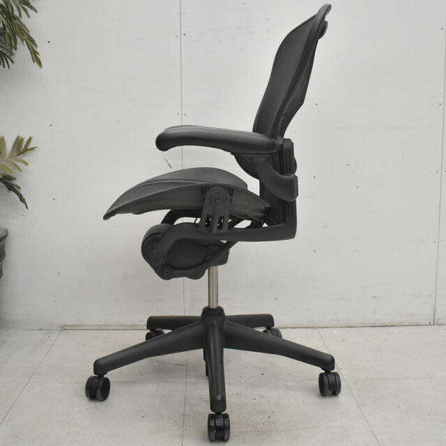ハーマンミラー アーロンチェア サイズB ブラック スタンダード ランバーサポート 2022011405【中古オフィス家具】【中古】