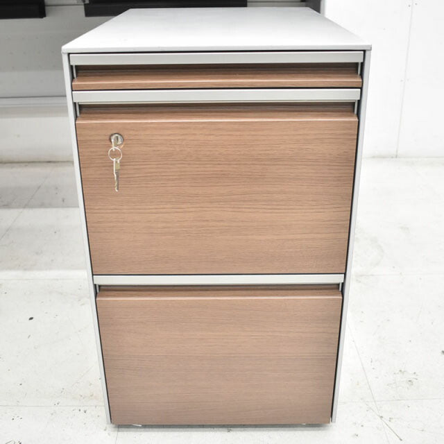 オカムラ プロステージクレスト デスク+ワゴン3点セット 幕板付 W1600 2022061605【中古オフィス家具】【中古】