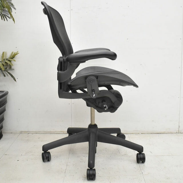 ハーマンミラー アーロンチェア スタンダード Bサイズ ランバーサポート 可動肘 肘レバータイプ 2022062003【中古オフィス家具】【中古】