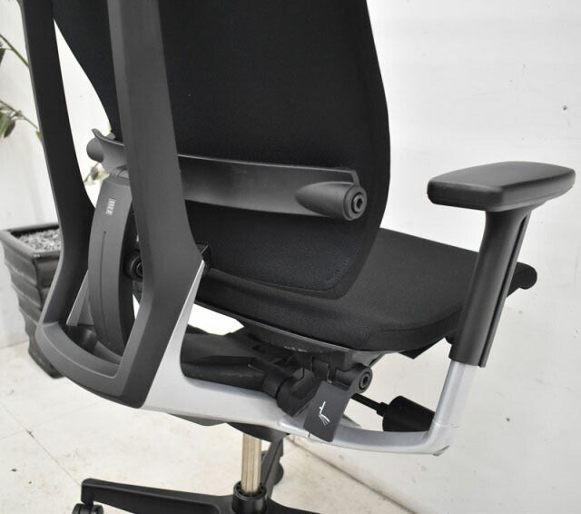 イトーキ スピーナ 可動肘 ヘッドレスト 2018年製 2022062804【中古オフィス家具】【中古】