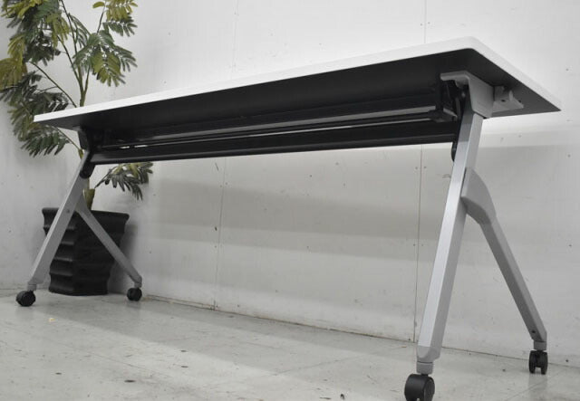 オカムラ フラプターシリーズ 平行スタックテーブル 2019年製 W1800 2022071402【中古オフィス家具】【中古】