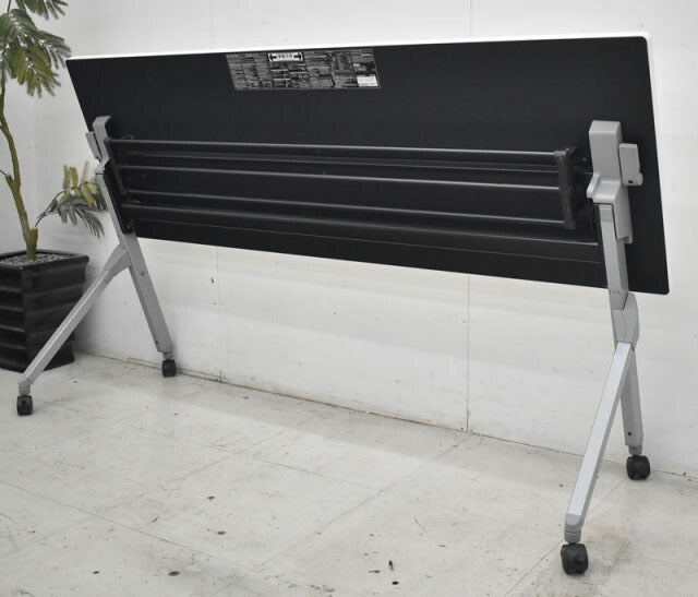 オカムラ フラプターシリーズ 平行スタックテーブル 2019年製 W1800 2022071402【中古オフィス家具】【中古】