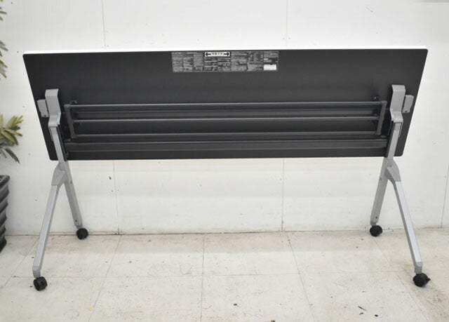 オカムラ フラプターシリーズ 平行スタックテーブル 2019年製 W1800 2022071402【中古オフィス家具】【中古】