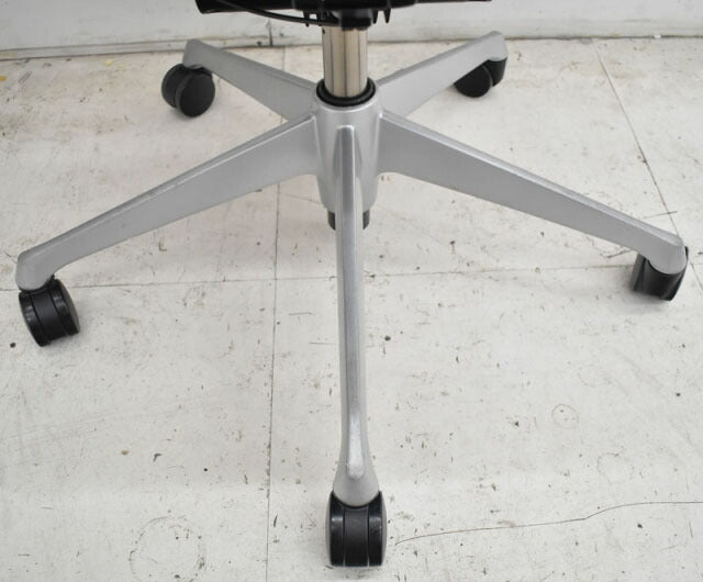オカムラ バロン ハイバック 可動肘(新型肘パット) シルバー脚 2022072003【中古オフィス家具】【中古】