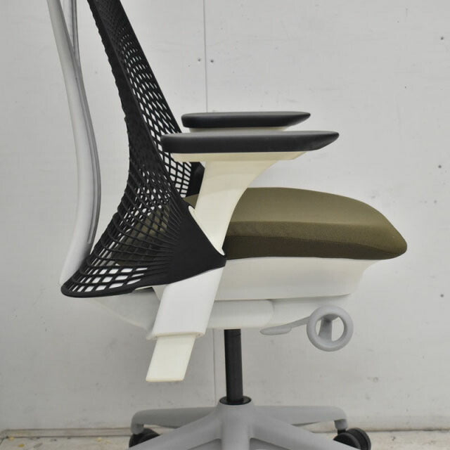 ハーマンミラー セイルチェア 可動肘 前傾機能付 ブラック×カーキ 2022072901【中古オフィス家具】【中古】