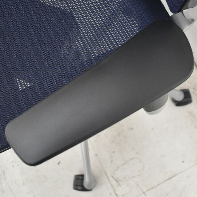 オカムラ バロン ローバック 可動肘(新型肘パット) シルバー脚 2022090301【中古オフィス家具】【中古】