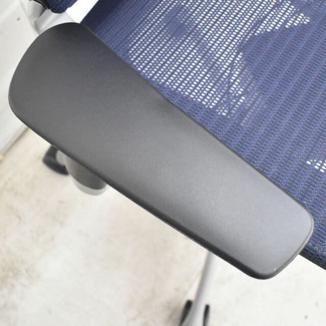 オカムラ バロン ローバック 可動肘(新型肘パット) シルバー脚 2022090301【中古オフィス家具】【中古】