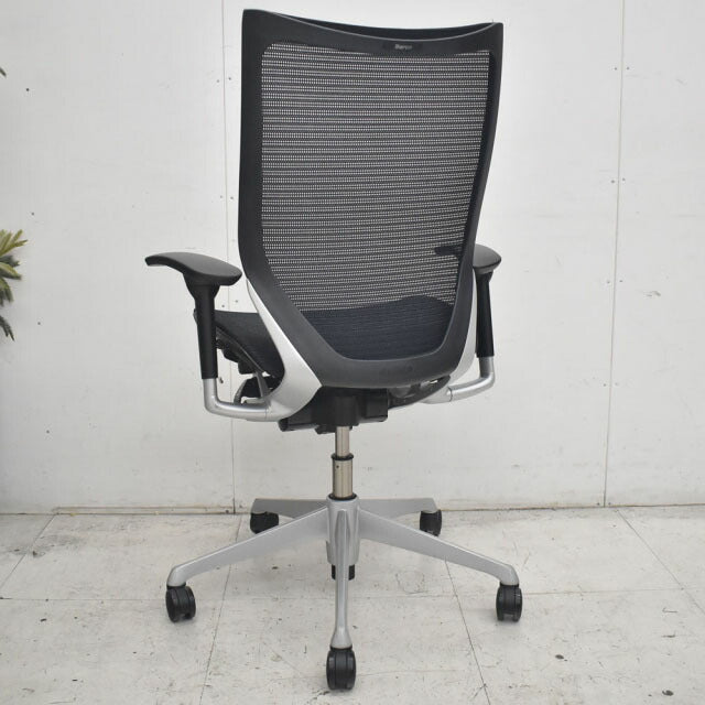 オカムラ バロン ハイバック 可動肘(肘パット新品) シルバー脚 2022110201【中古オフィス家具】【中古】