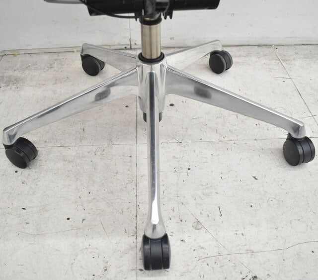 オカムラ バロン ローバック 可動肘(肘パット新品) ポリッシュ脚 2022110204【中古オフィス家具】【中古】