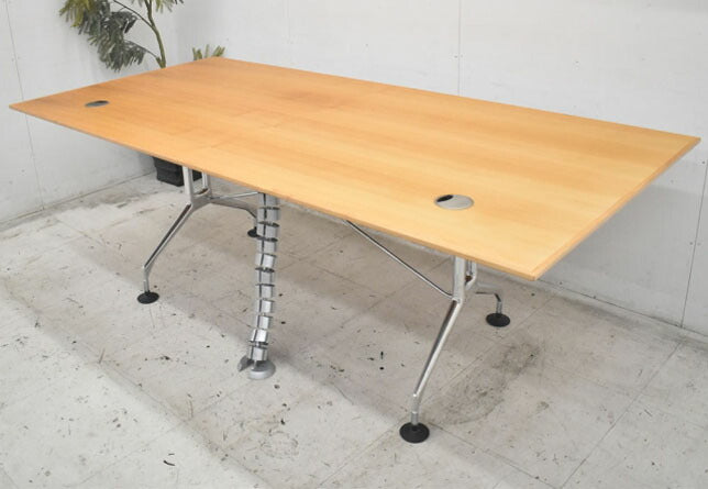 vitra スパチオ デスク 配線ダクト付 W2100 2022110701【中古オフィス家具】【中古】