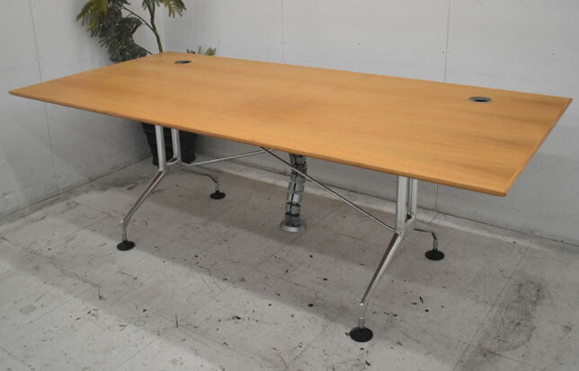 vitra スパチオ デスク 配線ダクト付 W2100 2022110701【中古オフィス家具】【中古】