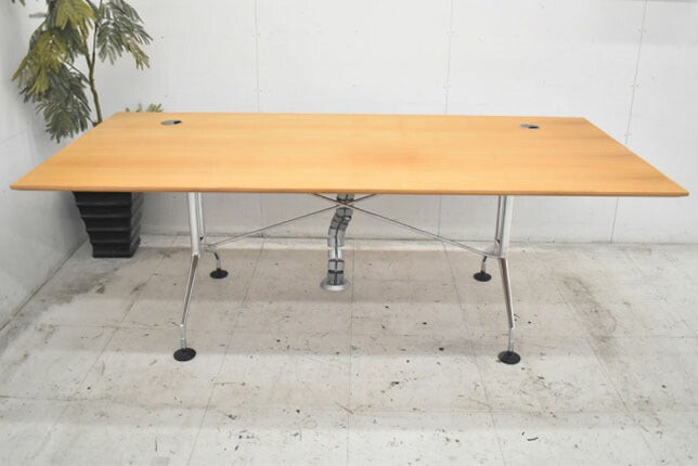 vitra スパチオ デスク 配線ダクト付 W2100 2022110701【中古オフィス家具】【中古】