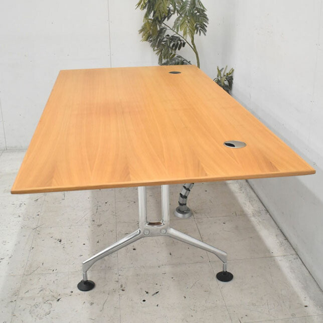 vitra スパチオ デスク 配線ダクト付 W2100 2022110701【中古オフィス家具】【中古】