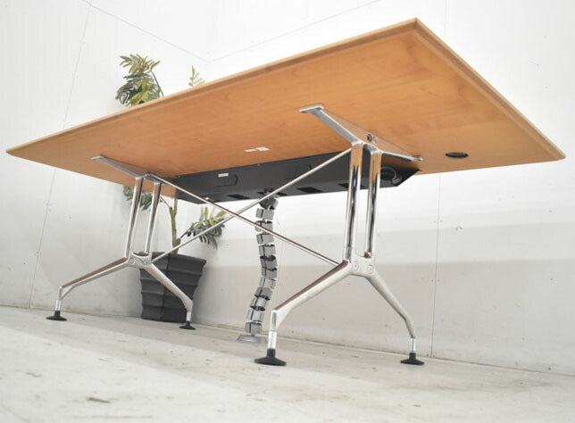 vitra スパチオ デスク 配線ダクト付 W2100 2022110701【中古オフィス家具】【中古】