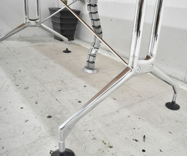 vitra スパチオ デスク 配線ダクト付 W2100 2022110701【中古オフィス家具】【中古】