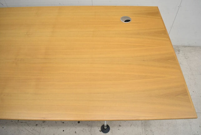 vitra スパチオ デスク 配線ダクト付 W2100 2022110701【中古オフィス家具】【中古】