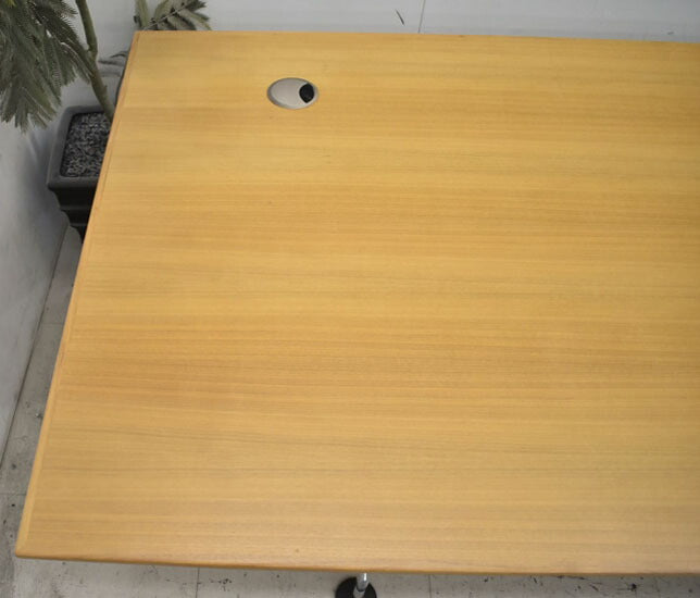vitra スパチオ デスク 配線ダクト付 W2100 2022110701【中古オフィス家具】【中古】