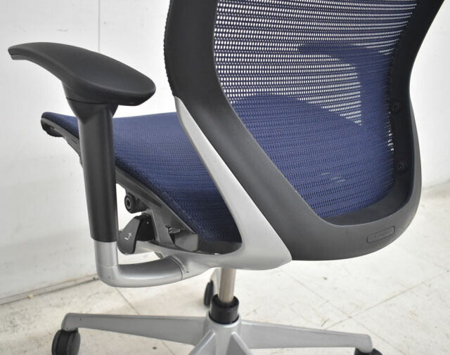 オカムラ バロン ローバック 可動肘(新型肘パット) シルバー脚 2022111701【中古オフィス家具】【中古】