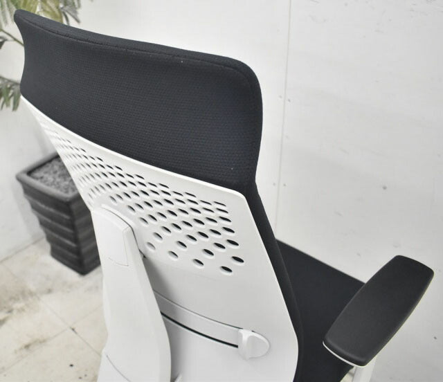 コクヨ ウィザードII 固定肘 ホワイトフレーム 2018年製 2023011104【中古オフィス家具】【中古】