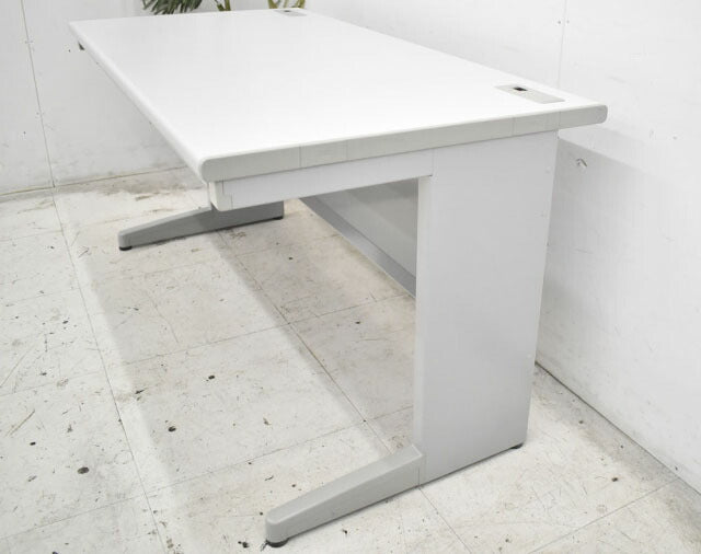 ウチダ JUSTシリーズ 平机 W1400 2023012401【中古オフィス家具】【中古】