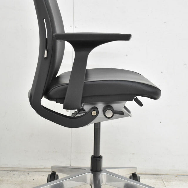 スチールケース シンク2チェア 固定肘 ランバーサポート ポリッシュ脚 革張り 2023013002【中古オフィス家具】【中古】【商品画像14】