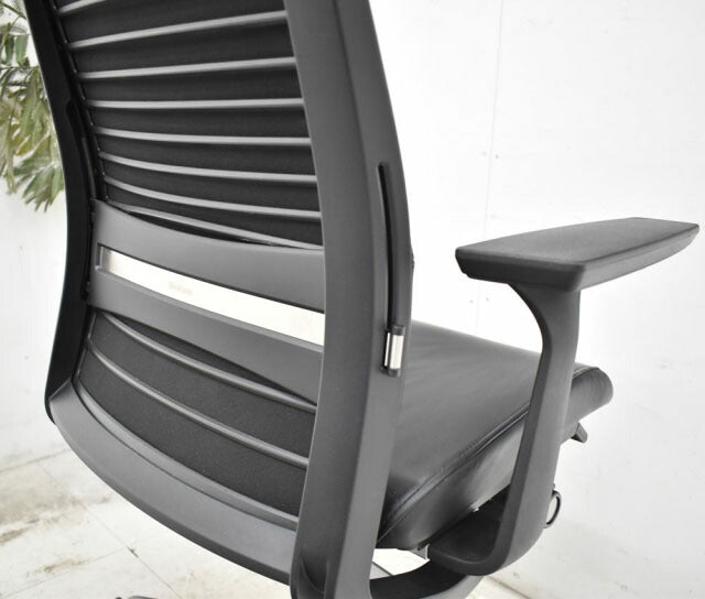 スチールケース シンク2チェア 固定肘 ランバーサポート ポリッシュ脚 革張り 2023013002【中古オフィス家具】【中古】【商品画像16】