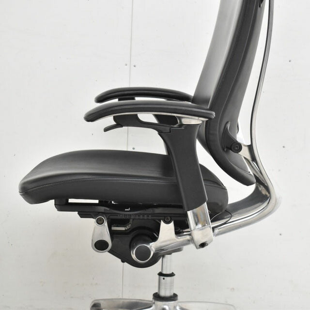 オカムラ コンテッサ ヘッドレスト 可動肘 革張り ポリッシュ脚 2023020401【中古オフィス家具】【中古】